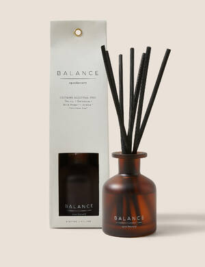 marksandspencer_HOME rada Apothecary_T80_1456_Balance difuzer s esencialnimi oleji_vetiver geranium pepr jasmin skorice_499Kc.jpg